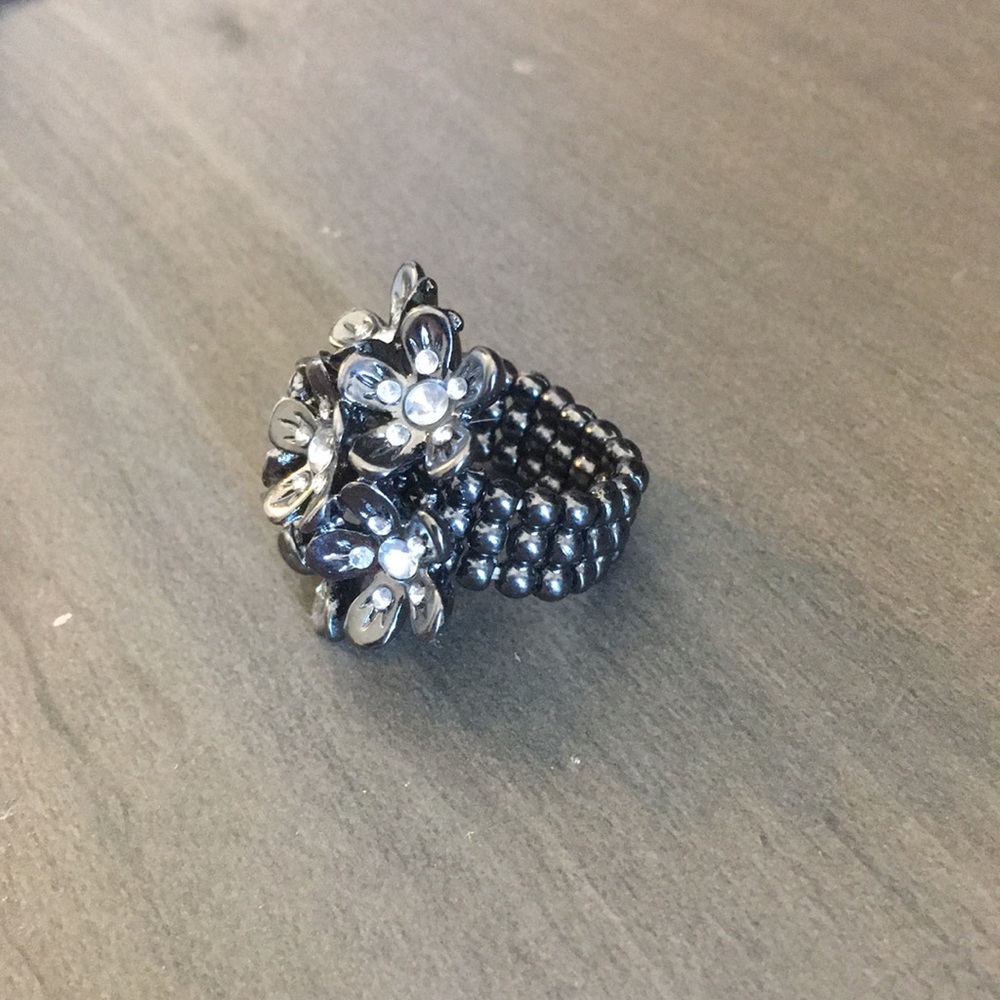 Flower ring - Picture 2 of 3